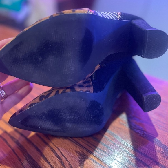 Size 7 booties worn once - Picture 5 of 5